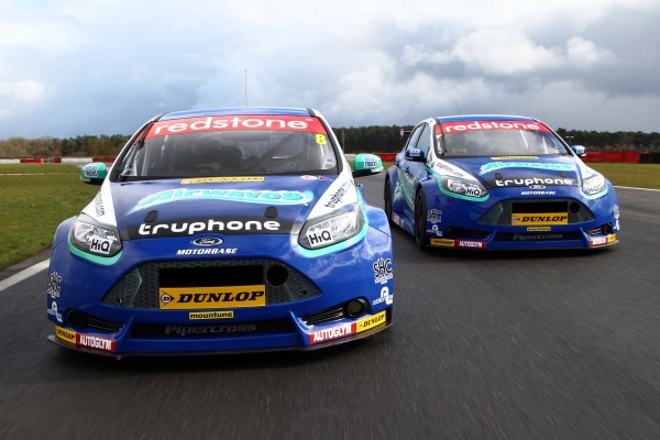 Test day with Airwaves Racing at Snetterton.