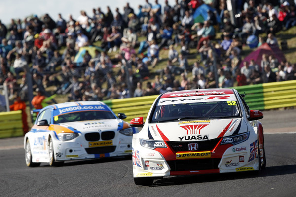 Round 5 of the 2015 British Touring Car Championship. #52 Gordon Shedden (GBR). Honda Yuasa Racing. Honda Civic Type R.