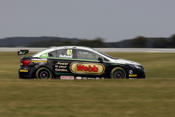 Round 6 of the 2015 British Touring Car Championship. #67 Robb Holland (USA). Handy Motorsport. Toyota Avensis.