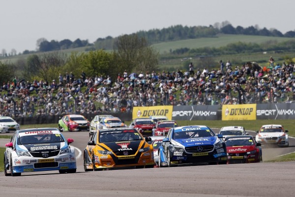 Round 3 of the 2016 British Touring Car Championship. Race one start.