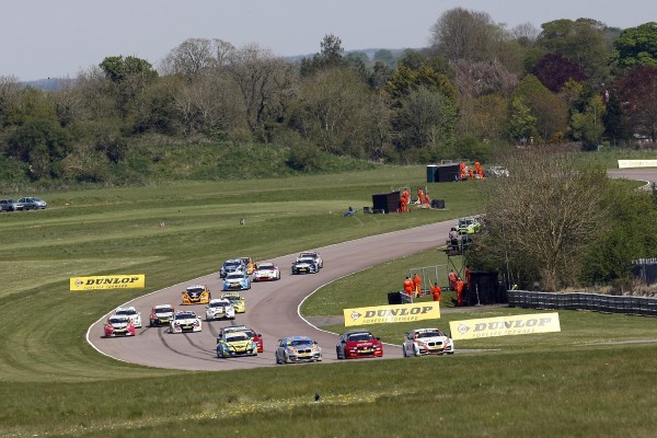 Round 3 of the 2016 British Touring Car Championship. Race two start.