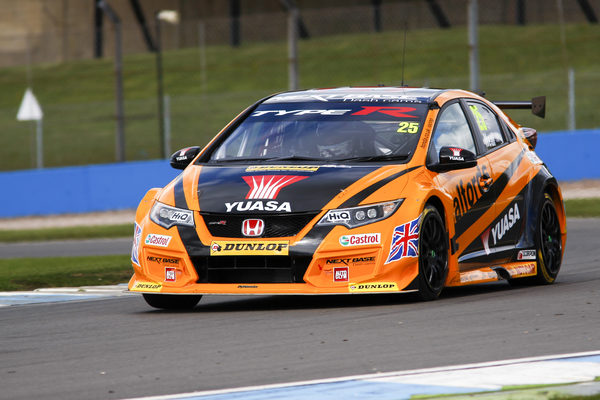 Matt Neal (GBR) driving the No.25 Halford Yuasa Racing Honda Civic Type R competes in the British Touring Car Championship Free Practice 1 at Donington Park,Derbyshire,UK on 16 April 2016. Photo:Lanyon/PSP Images