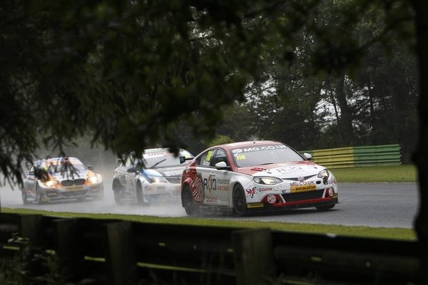 Round 5 of the 2016 British Touring Car Championship. #116 Ashley Sutton (GBR). MG Racing RCIB Insurance. MG6GT.