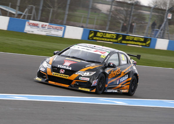 Gordon Shedden (GBR) No.52 Halford Yuasa Racing Honda Civic Type R British Touring Car Championship Media Day 2017 at Donington Park,Derbyshire,UK on 16 March 2017. Lanyon/PSP