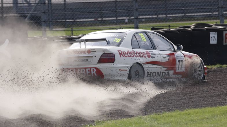Steven Whyte Racing Stewart Whyte fights back from gravel trap to win – TouringCarTimes