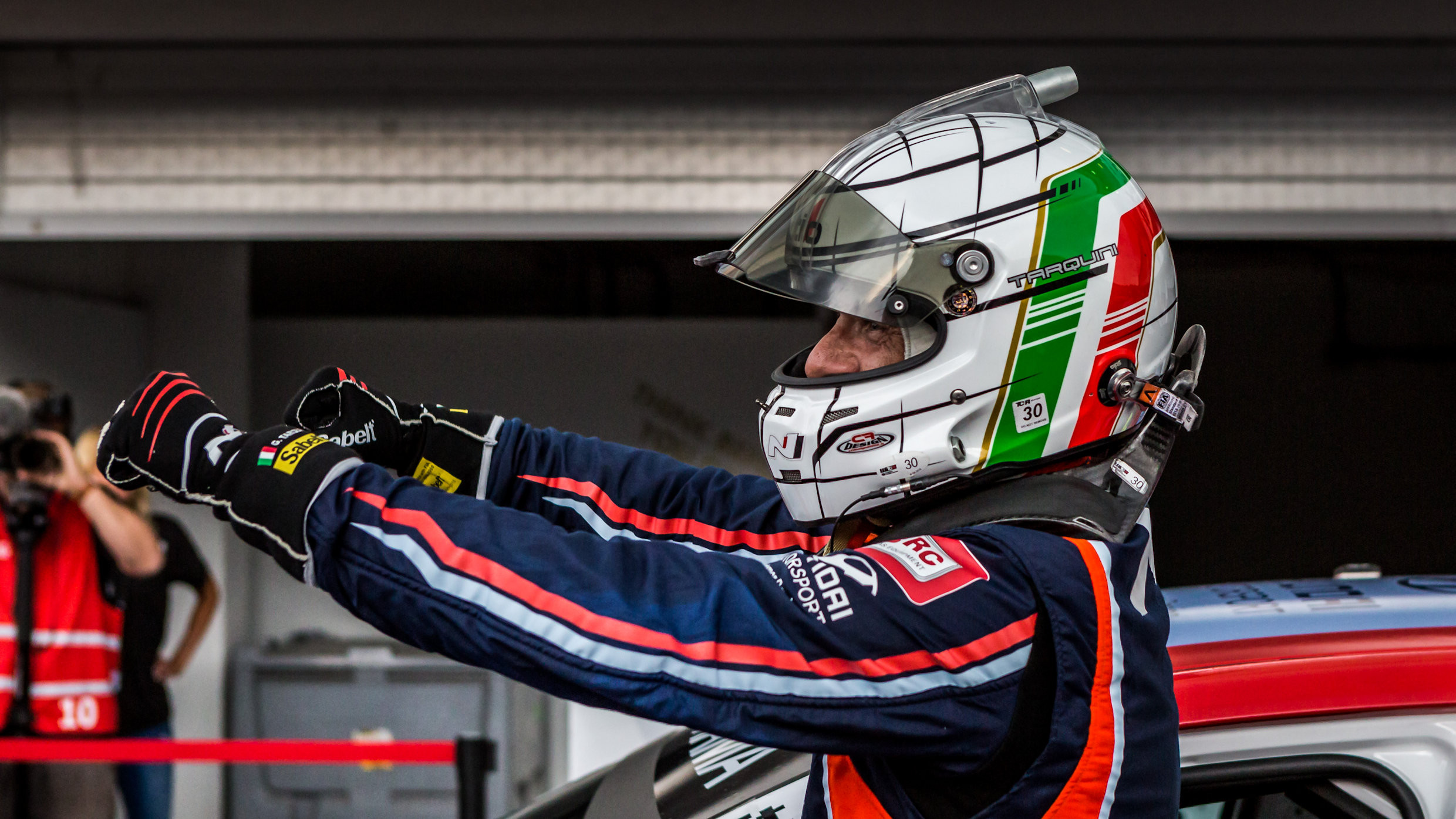 Gabriele Tarquini extends his championship lead after successful