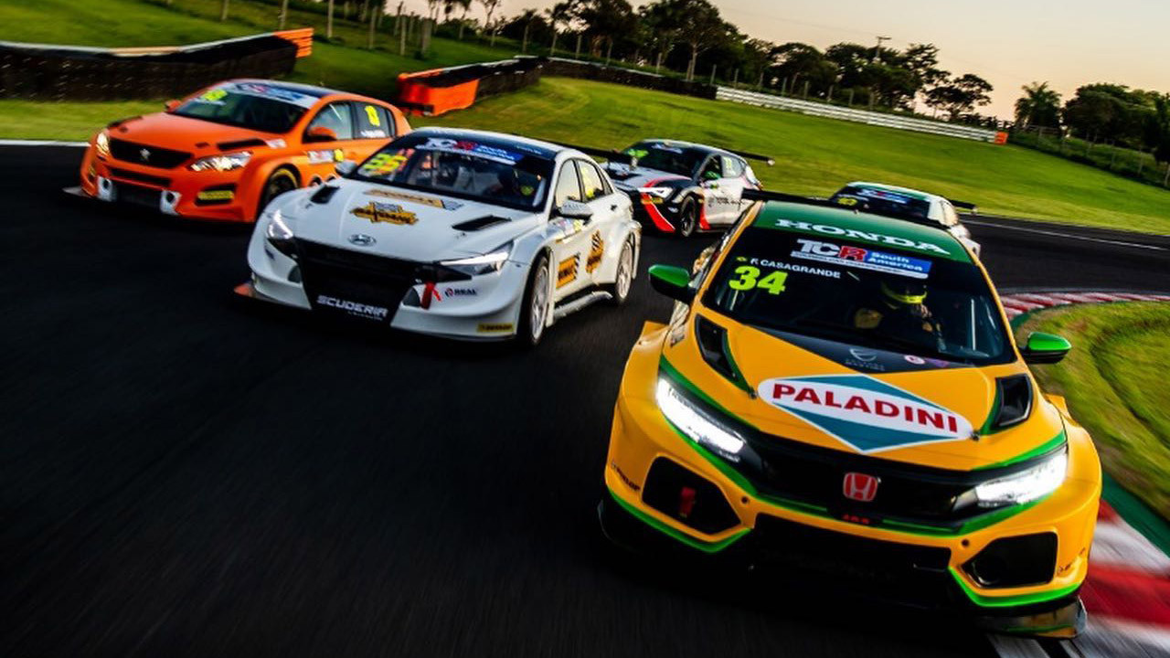 May 1, 2022, Sao Paulo, Sao Paulo, Brasil: Motorsport: FIA/TCR South  America Endurance Stage at Interlagos. May 1, 2022, Sao Paulo, Brazil:  Drivers and teams race for the Endurance stage of TCR