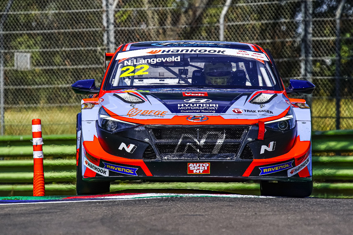 Langeveld ha superato un lento Iannotta per vincere a Imola nella TCR Italia