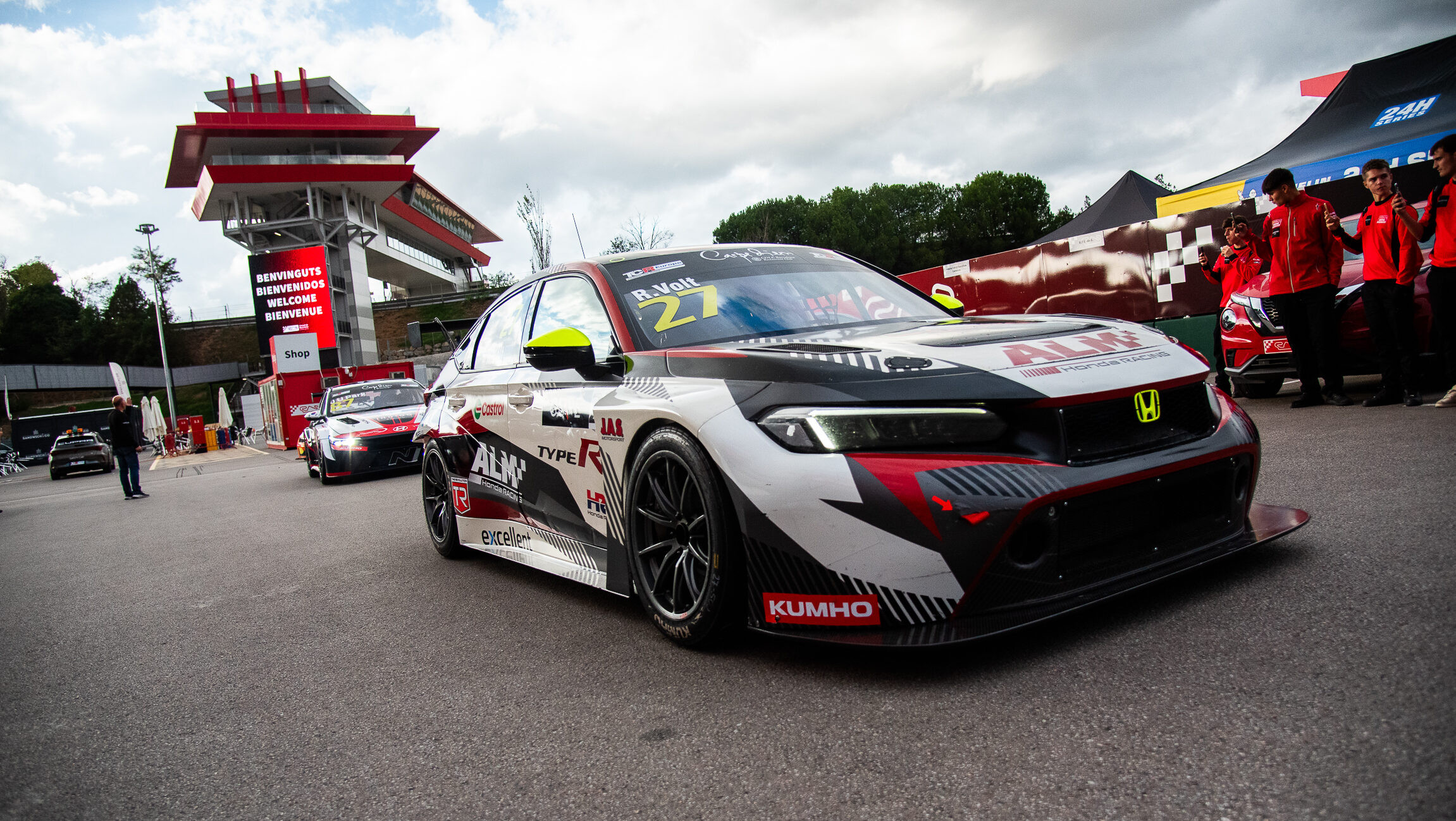 Ruben Volt는 바르셀로나 오프너에서 우승하고 Jenson Brickley는 포인트를 달성합니다 – Touringcartimes
