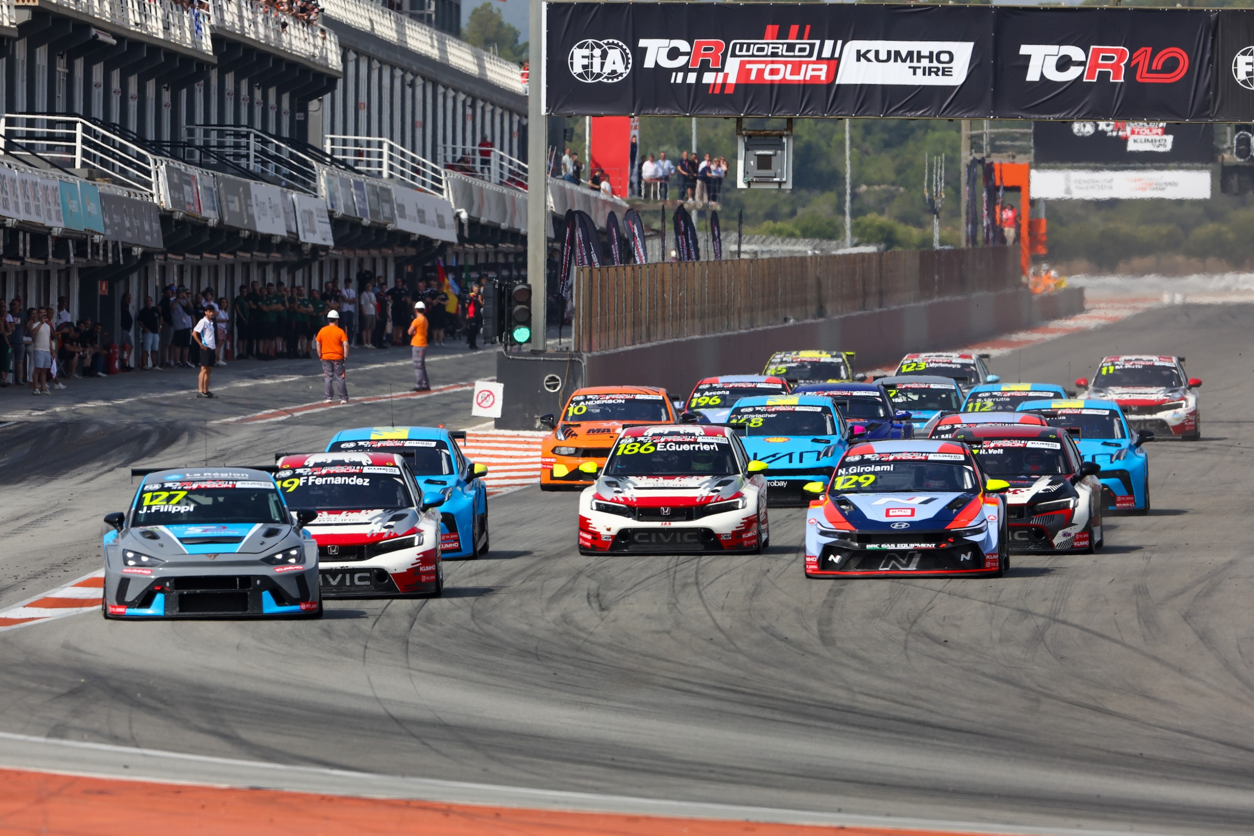 Shortened Australian weekend kicks off final FIA TCR World Tour season ...